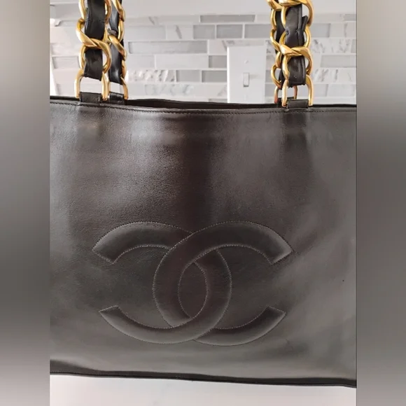 CHANEL Large CC Vintage Chain Tote w/GHW - Picture 2 of 15